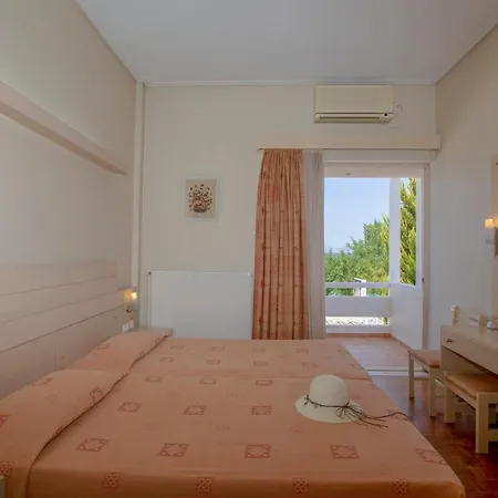 Kypreos 2* كامينا فورلا